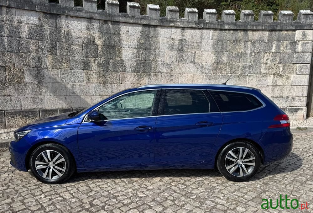2020' Peugeot 308 Sw photo #1