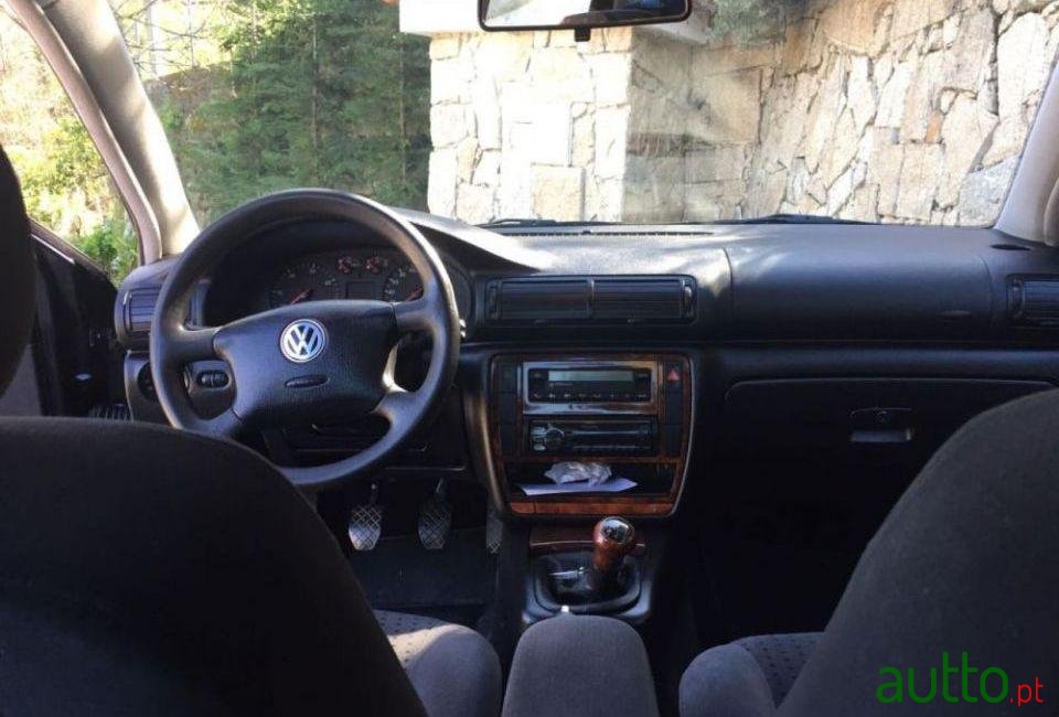 1998' Volkswagen Passat photo #2