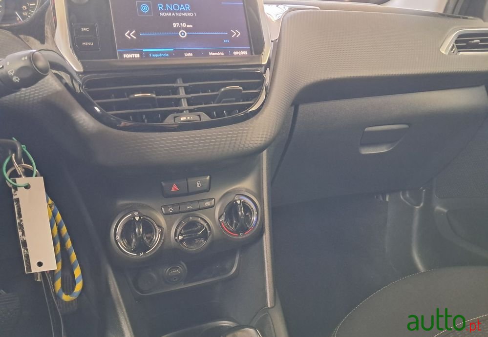 2017' Peugeot 208 photo #6