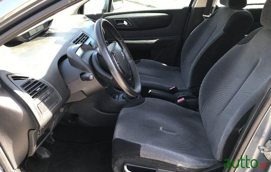 2007' Citroen C4 photo #3