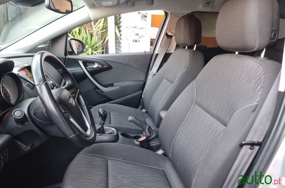 2015' Opel Astra Sports Tourer photo #3