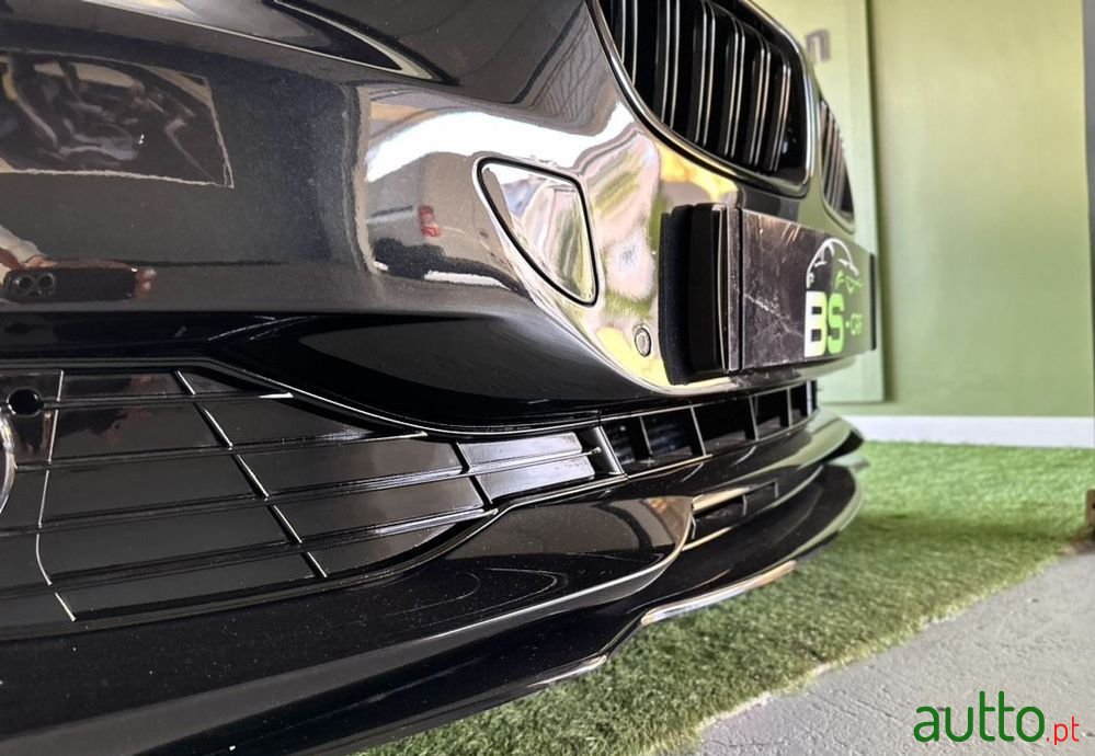 2013' BMW 320 Sport photo #2