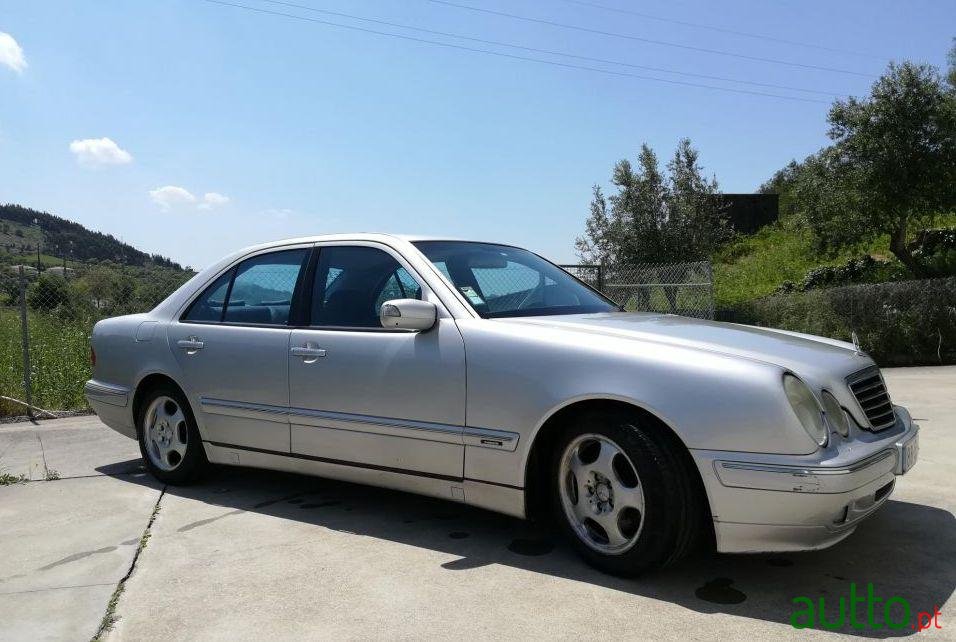 2001' Mercedes-Benz E-320 photo #2