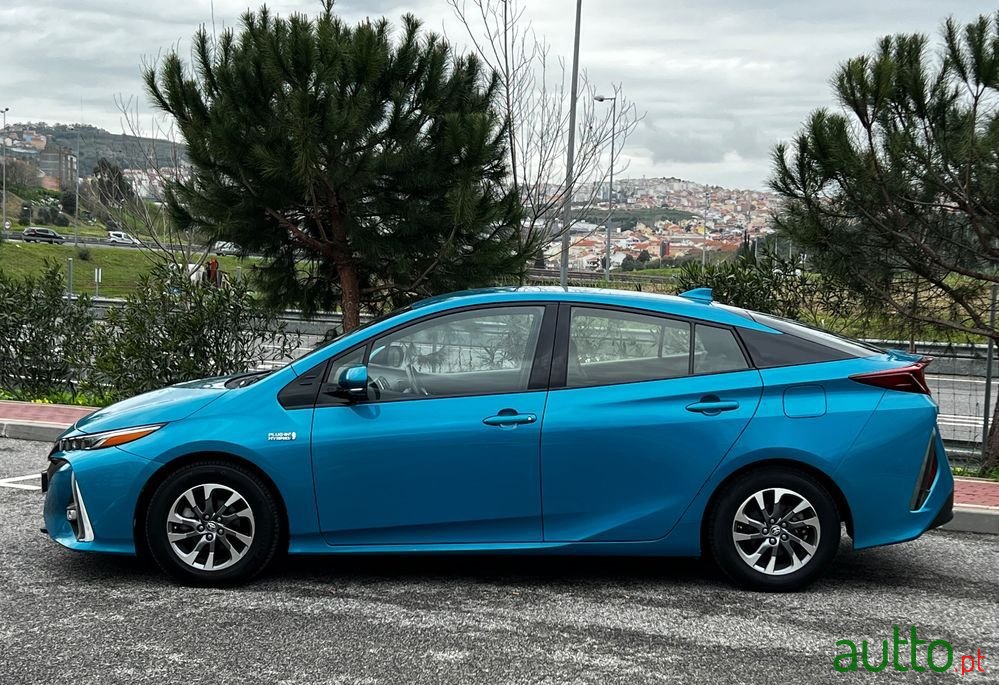 2017' Toyota Prius photo #4