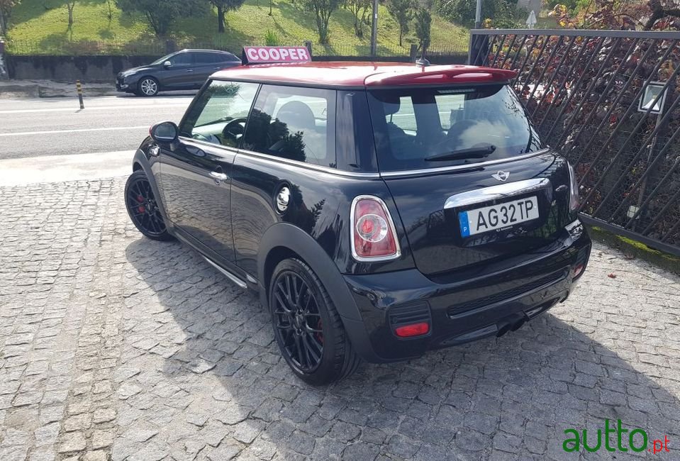 2011' MINI John Cooper Works photo #3