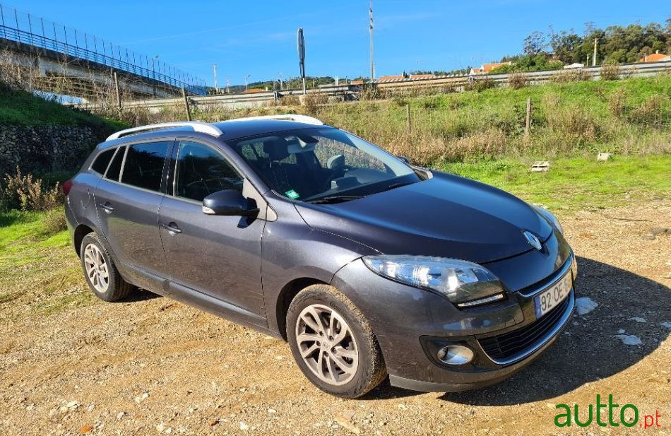 2013' Renault Megane Sport Tourer photo #3