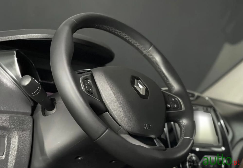 2015' Renault Captur photo #5
