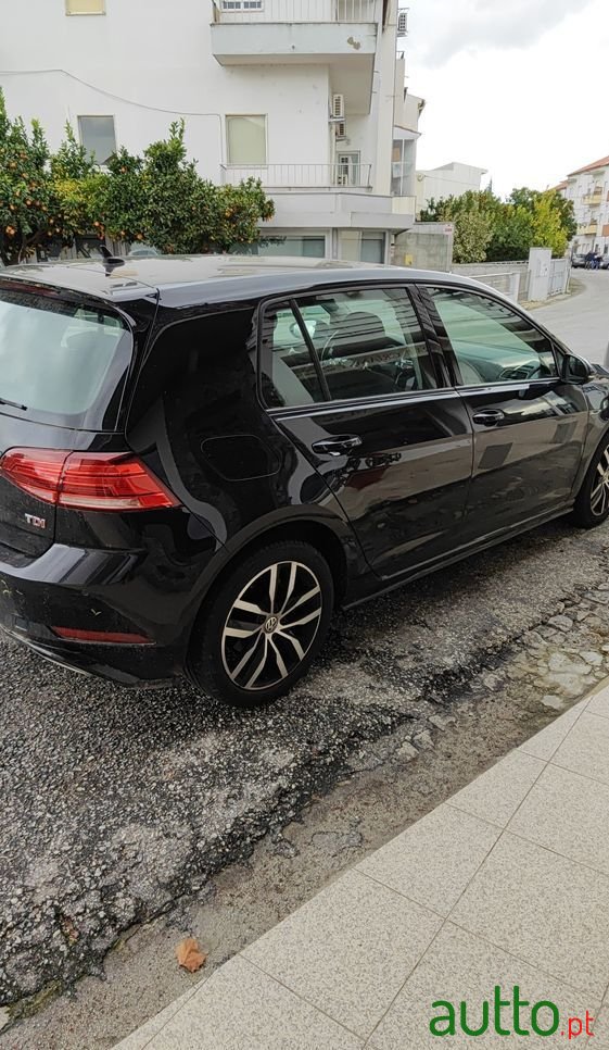 2017' Volkswagen Golf photo #2