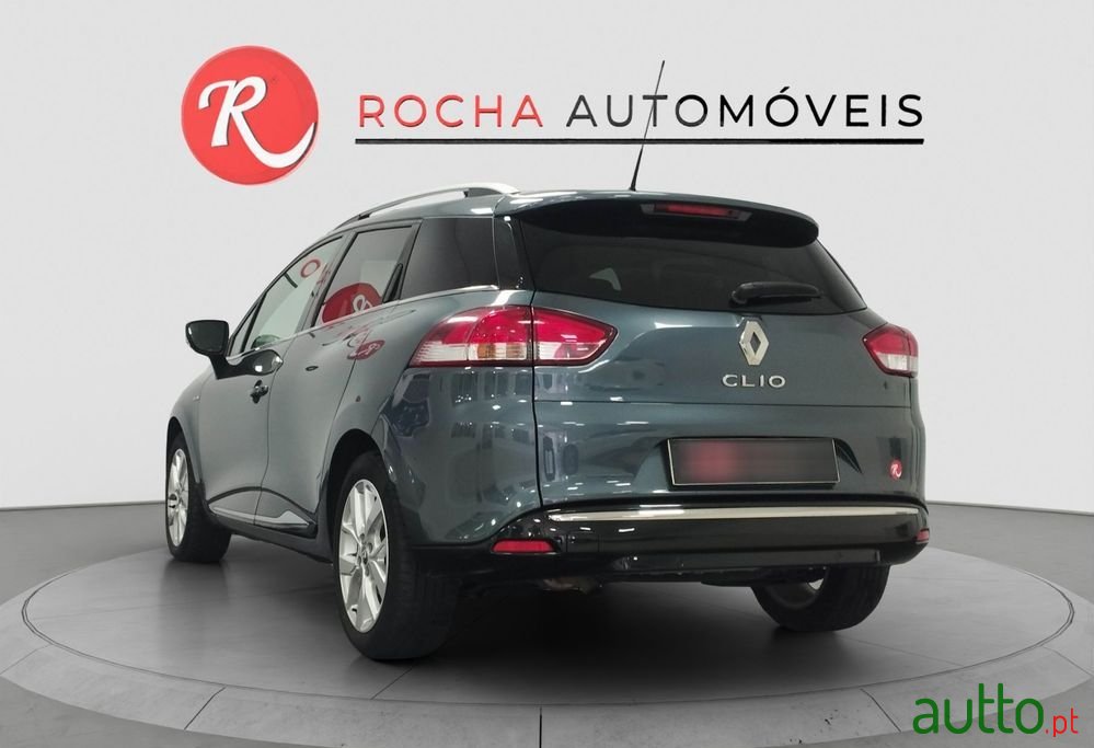 2021' Renault Clio Sport Tourer photo #5