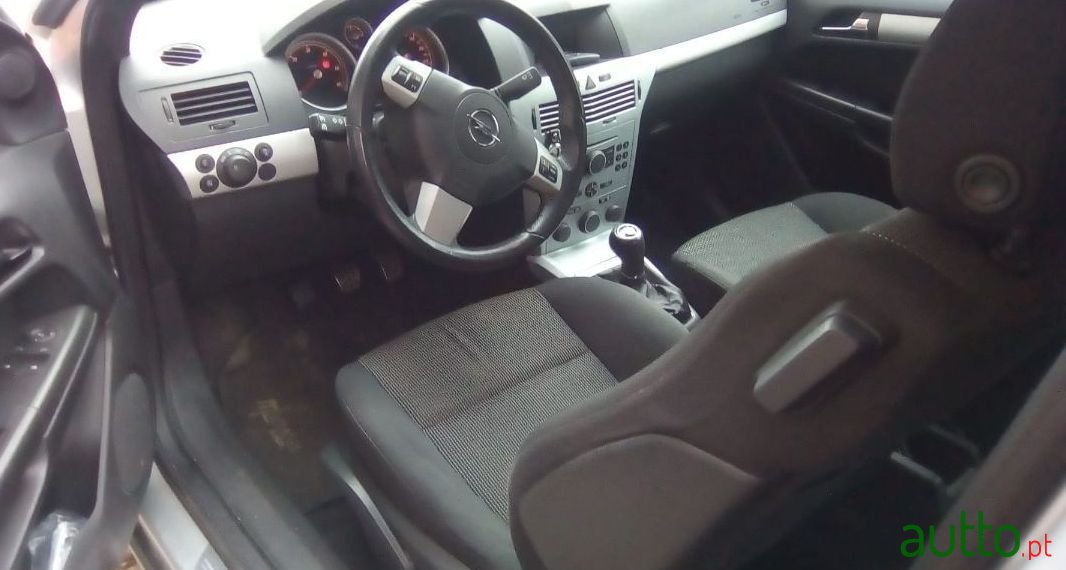 2006' Opel Astra Gtc photo #4