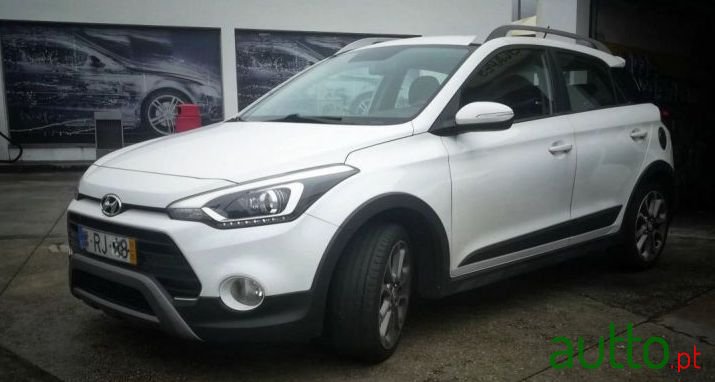 2016' Hyundai i20 Active photo #2