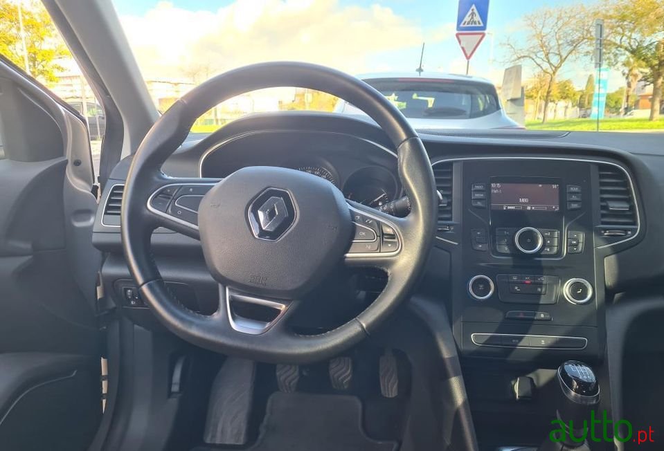 2019' Renault Megane photo #5
