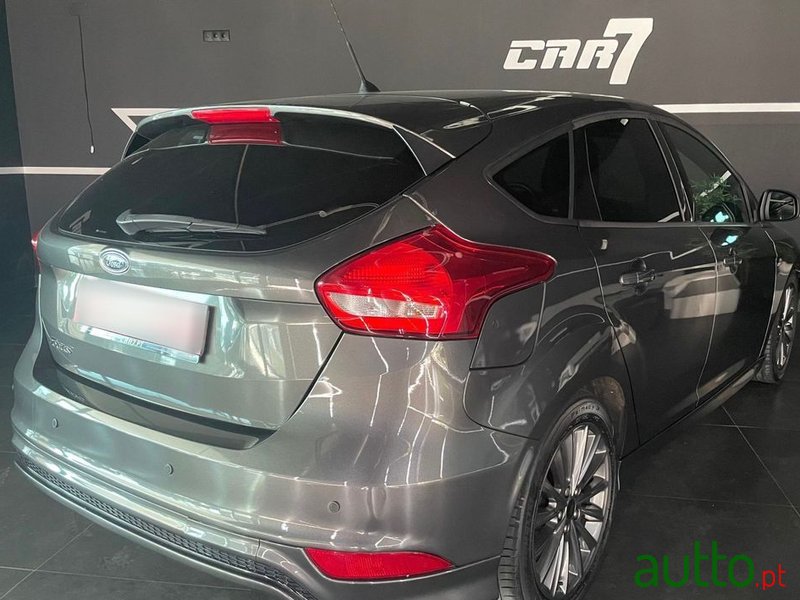 2017' Ford Focus photo #4