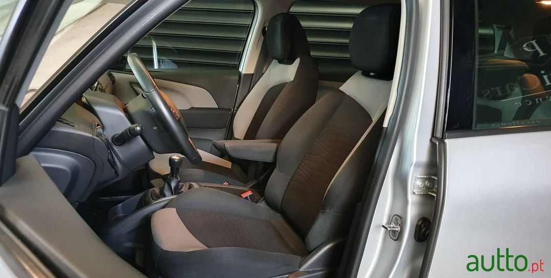 2015' Citroen C4 Grand Picasso photo #4