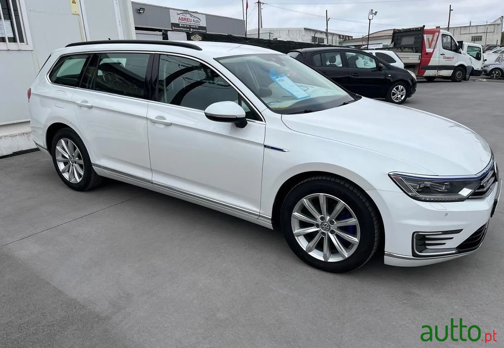 2015' Volkswagen Passat photo #4