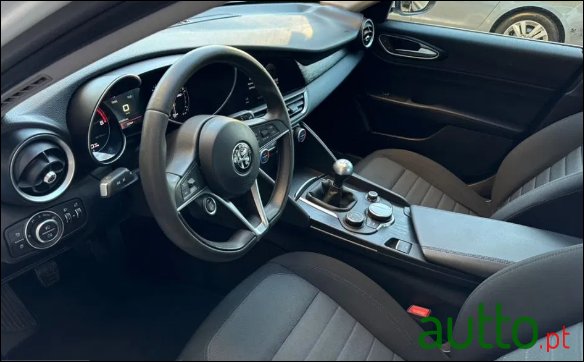 2018' Alfa Romeo Giulia photo #3