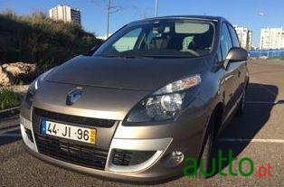 2010' Renault Scenic photo #4