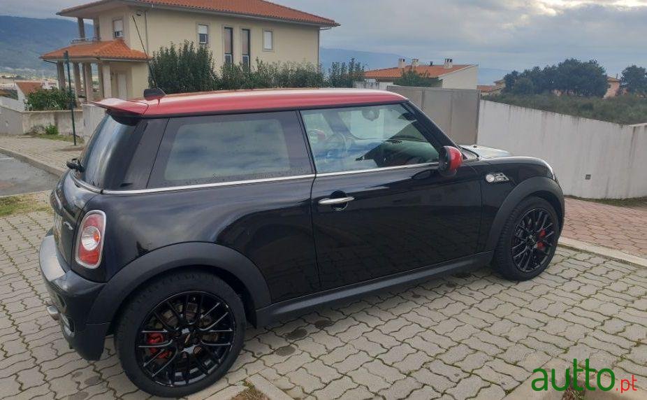 2011' MINI John Cooper Works photo #1