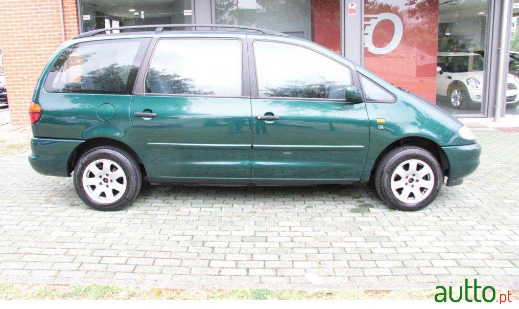 1997' Volkswagen Sharan 1.9 TDi CL 7L photo #2