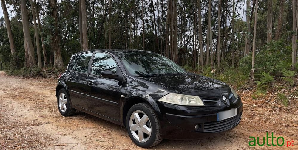 2008' Renault Megane photo #2