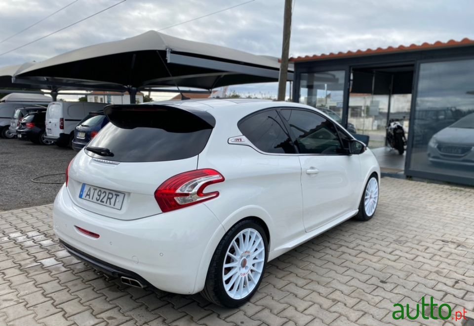 2014' Peugeot 208 photo #6