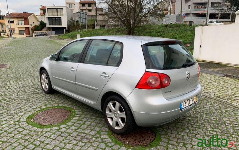 2004' Volkswagen Golf photo #2