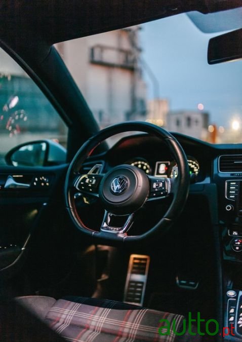 2014' Volkswagen Golf photo #5