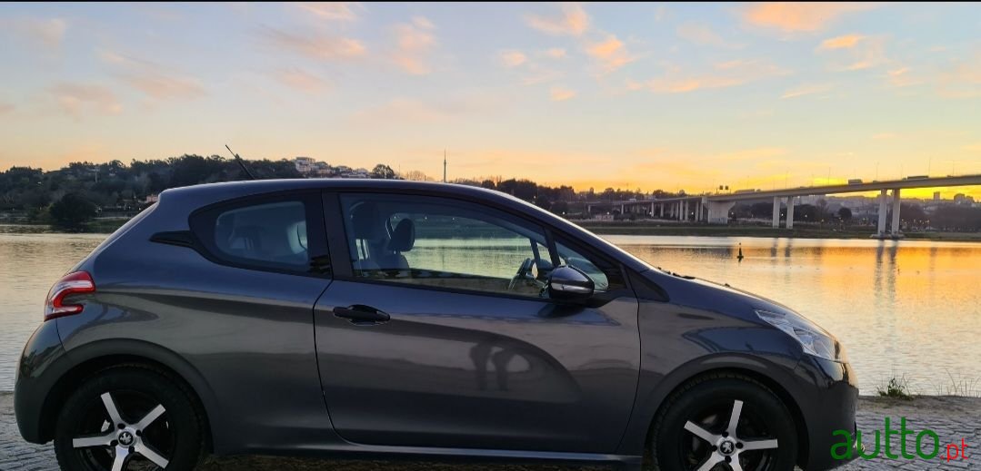 2012' Peugeot 208 photo #3