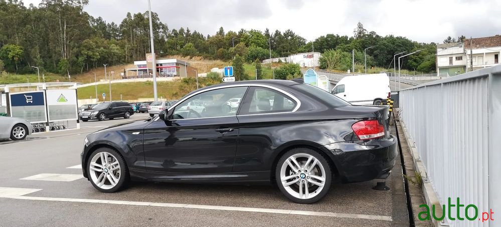 2011' BMW 123 D Coupe photo #2