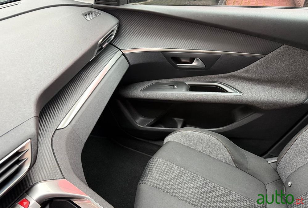 2017' Peugeot 3008 photo #3