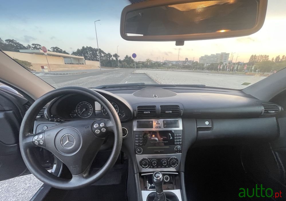 2004' Mercedes-Benz Classe C photo #5