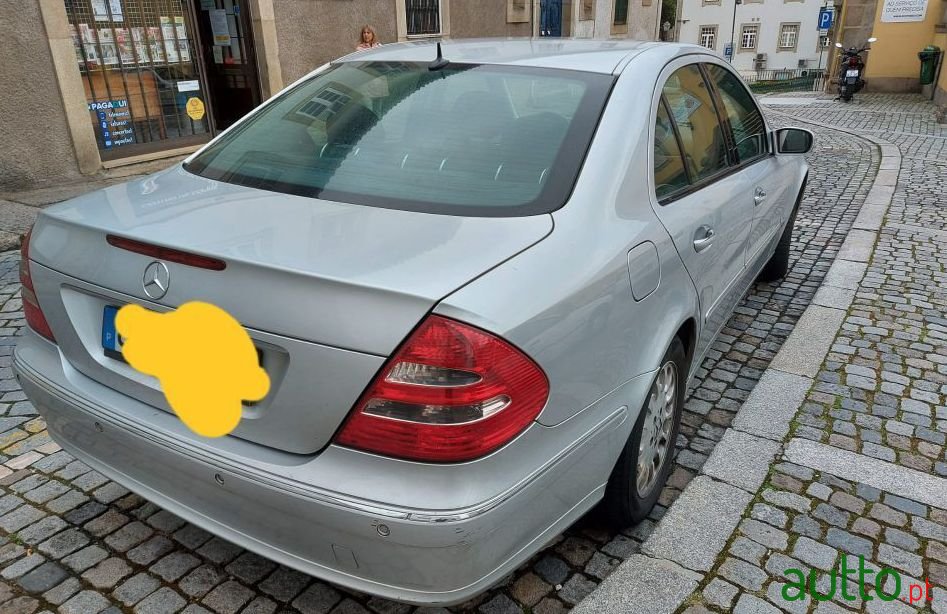 2005' Mercedes-Benz E-220 photo #2