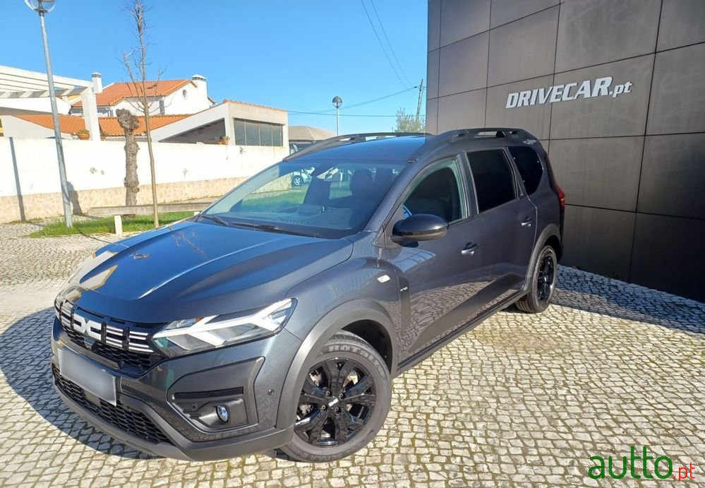 2023' Dacia Jogger photo #2