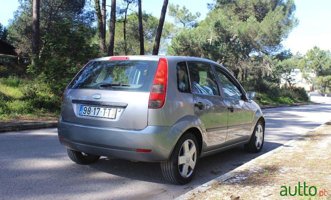 2002' Ford Fiesta photo #2