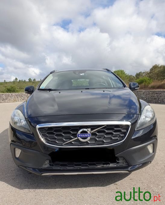 2015' Volvo V40 Cross Country photo #2