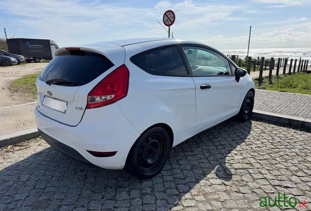 2010' Ford Fiesta photo #2