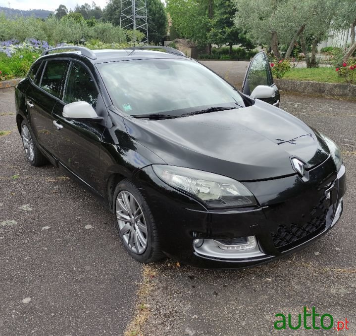 2012' Renault Megane Sport Tourer photo #3