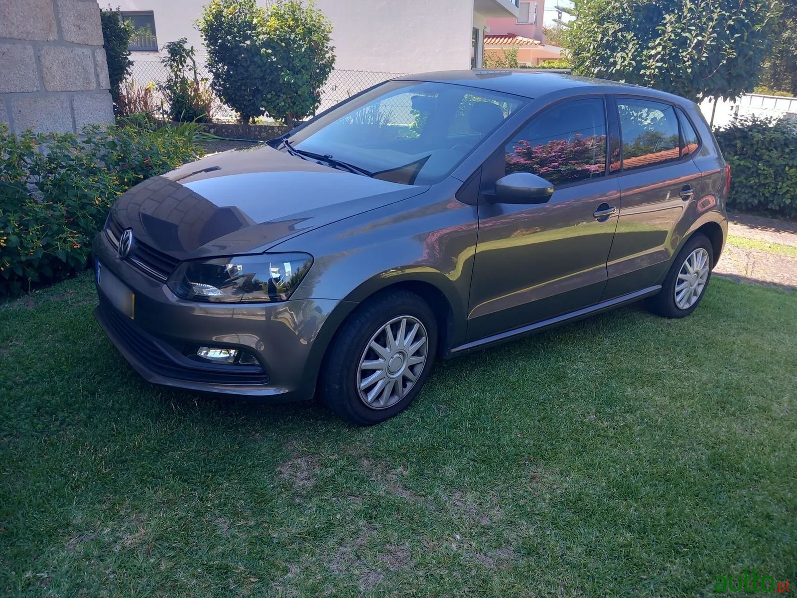 2015' Volkswagen Polo photo #1