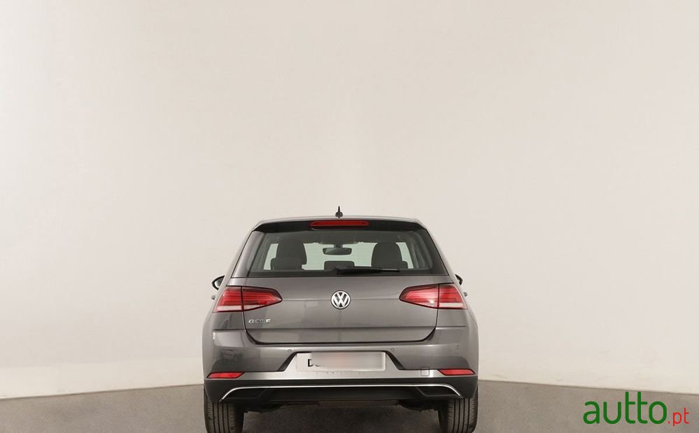 2018' Volkswagen Golf photo #6