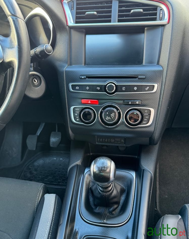 2016' DS Automobiles Ds4 photo #2