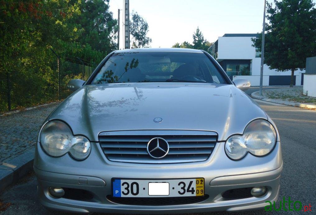 2002' Mercedes-Benz C 220 Cdi Classic photo #1