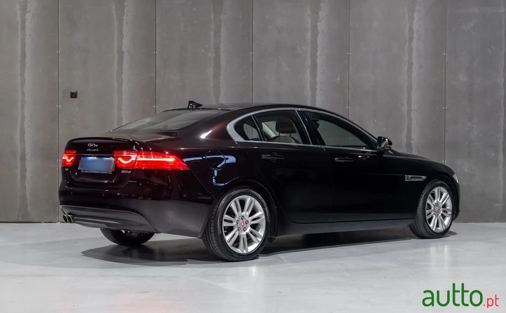 2015' Jaguar XE photo #4