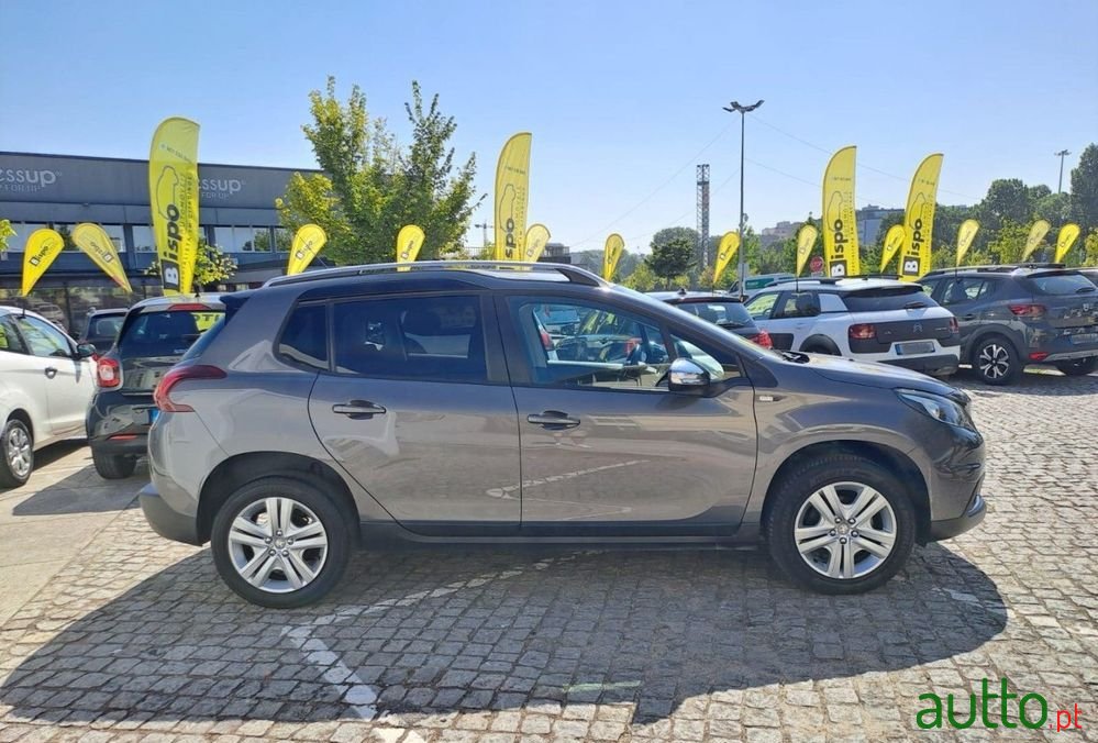 2017' Peugeot 2008 1.6 Bluehdi Style photo #5