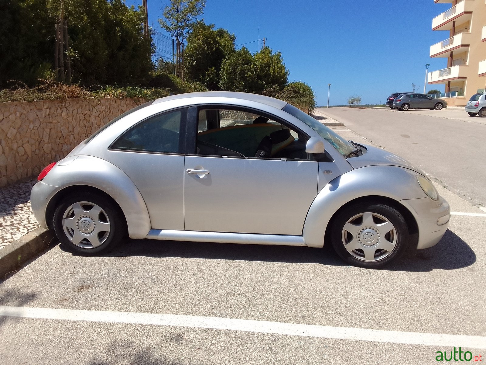 2000' Volkswagen Beetle photo #3