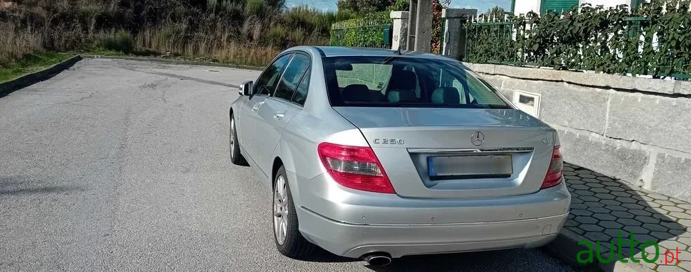 2009' Mercedes-Benz Classe C photo #3