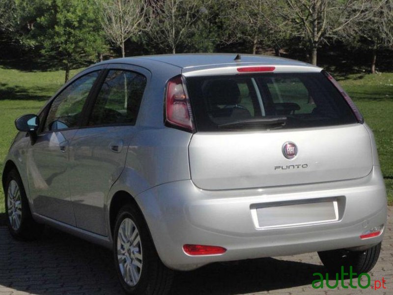 2013' Fiat Punto-Evo photo #2