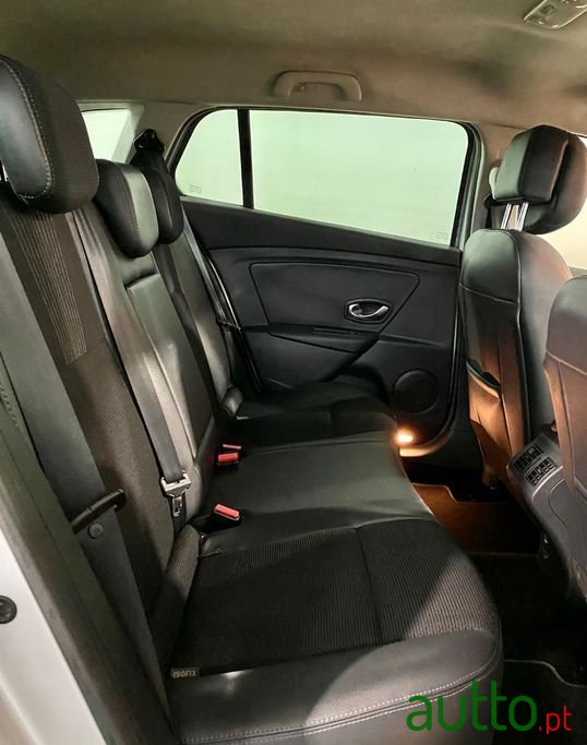 2009' Renault Megane Sport Tourer photo #5