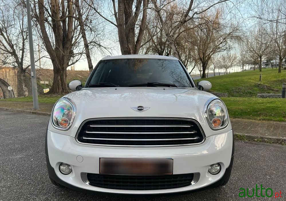 2011' MINI Countryman Cooper D photo #2