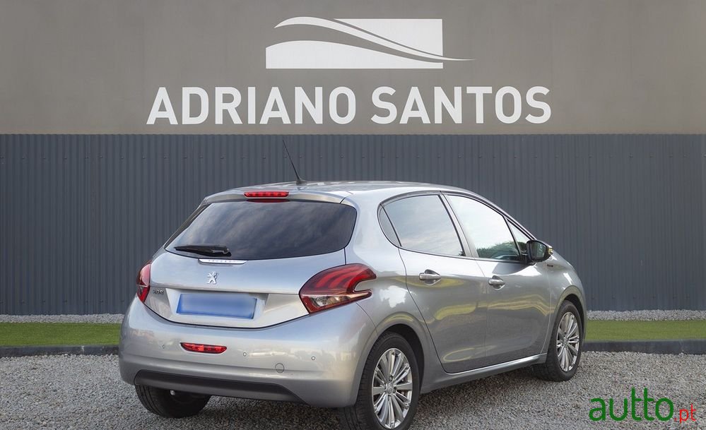 2019' Peugeot 208 1.6 Bluehdi Style photo #4