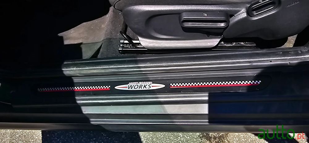 2014' MINI 3 Portas Cooper photo #4